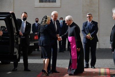 Joe Biden se reúne com papa Francisco antes da cúpula do G20 em Roma
