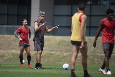 Medalhões do Flamengo têm lesões confirmadas e viram problema para jogo contra o Atlético-MG