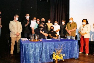 Servidores recebem reajuste salarial