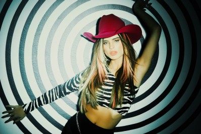 Recuperada de traumatismo, Giulia Be vai se apresentar no Grammy Latino