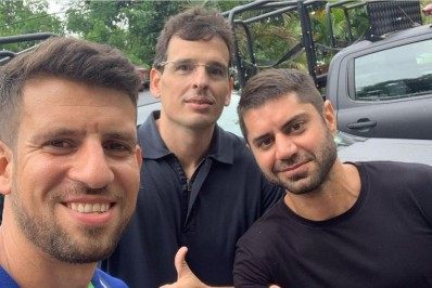 Chefe médico do Flamengo contrata ex-funcionário de sua clínica particular e causa mal-estar