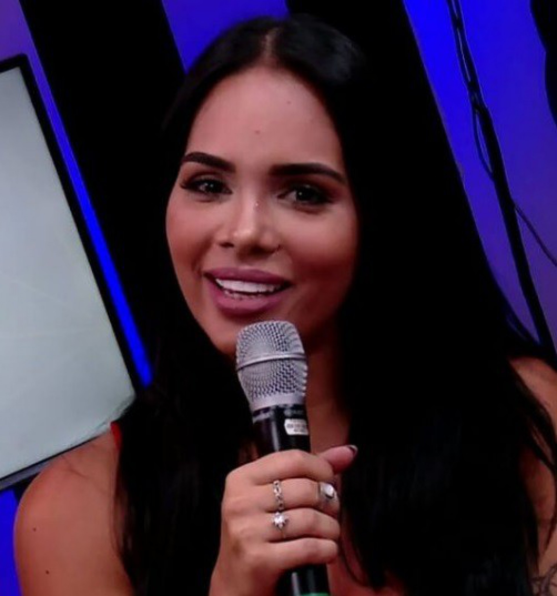 Ex-BBB Mayara Motti sorteia carro e quase um ano depois ganhadora ainda não recebeu o prêmio - Reprodução Internet