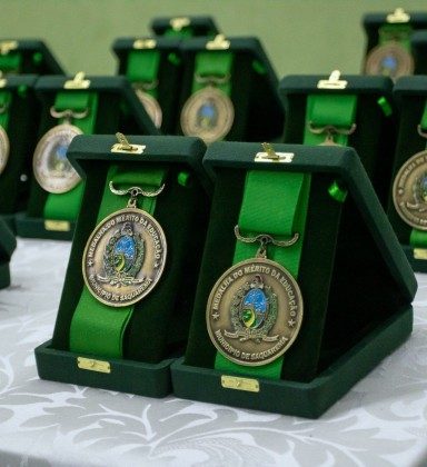 Professores de Saquarema s&atilde;o homenageados com a Medalha do M&eacute;rito - DIVULGA&Ccedil;&Atilde;O