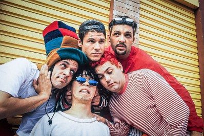 Corpos dos Mamonas Assassinas são exumados para criação de memorial em SP