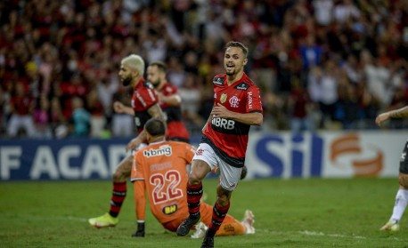 Vídeo! Treinador é baleado durante tiroteio em partida de futebol, Esporte