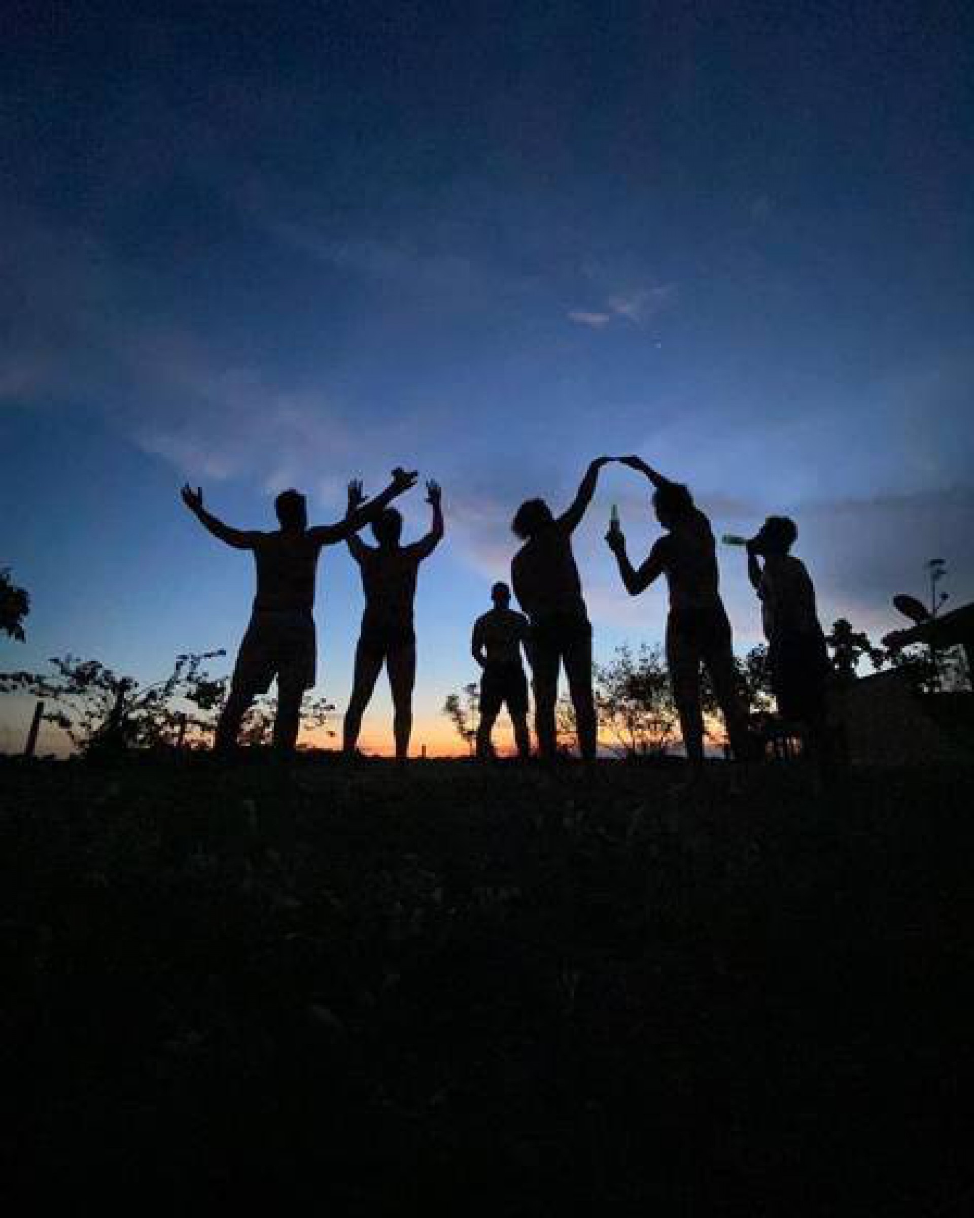 José Loreto posta foto com Leandro Lima, Guito, Marcos Palmeira, Thommy Schiavo e Juliano Cazarré - Reprodução/Instagram