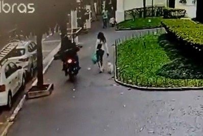 Vídeo: mulher e cachorro são arrastados por moto de assaltantes em SP
