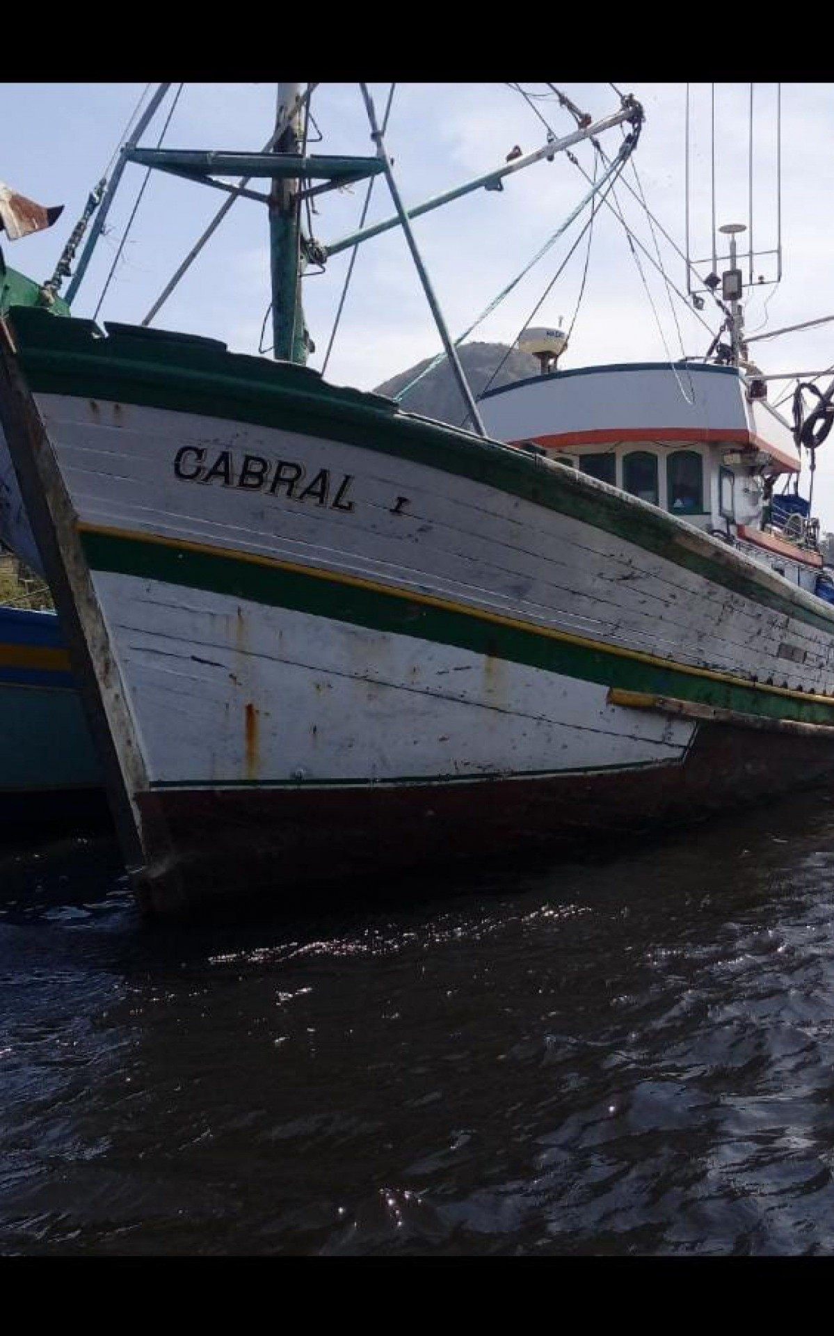 A traineira "Cabral" estava ancorada no Farol de S&atilde;o Tom&eacute;, em Campos dos Goytacazes, no Norte Fluminense, neste domingo (31).