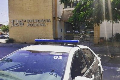 Rapaz é baleado em tentativa de assalto em ponto de ônibus no centro de Cabo Frio