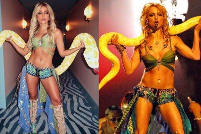 Anitta se fantasia de Britney Spears para festa de Halloween