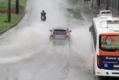 Ilha é o bairro mais afetado pela chuva; veja quando o clima melhora no Rio