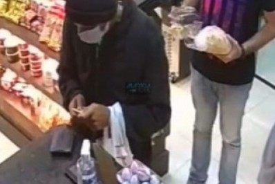 Policiais Militares prendem homem acusado de roubar um tablet