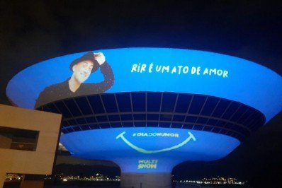 Projeção no MAC celebra Dia do Humor em homenagem a Paulo Gustavo