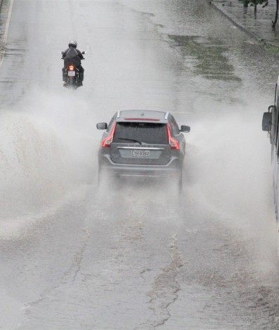Chuva na Estrada do Galeão, na Ilha do Governador. Foto de 01/11/2021
