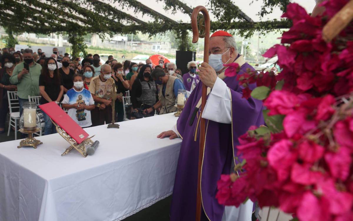 Cemit&eacute;rio Jardim da Saudade, Dia de Finados, Homenagem aos mortos. Na Foto, Dom Orani Tempesta durante a missa - Cleber Mendes/Ag&ecirc;ncia O Dia