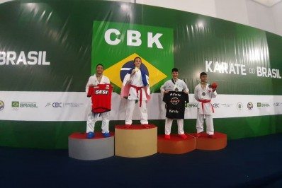 Atletas de Saquarema participam de competição de Karatê em Fortaleza