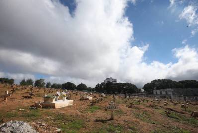 Concessionária de cemitério terá de pagar indenização por sumiço de ossos de mulher