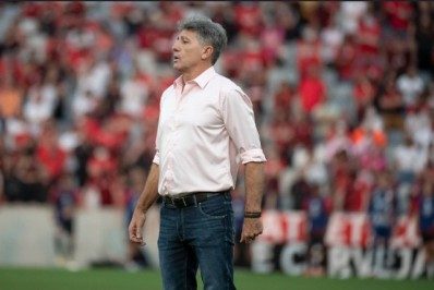 Renato Gaúcho elogia David Luiz, mas ressalta trabalho dos demais zagueiros do Flamengo: 'Parabéns a eles'