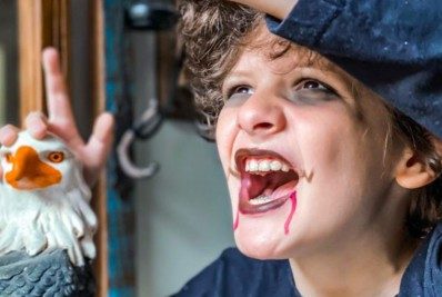 Enzo Diniz, comemora Halloween e sucesso em 'Nos Tempos do Imperador'