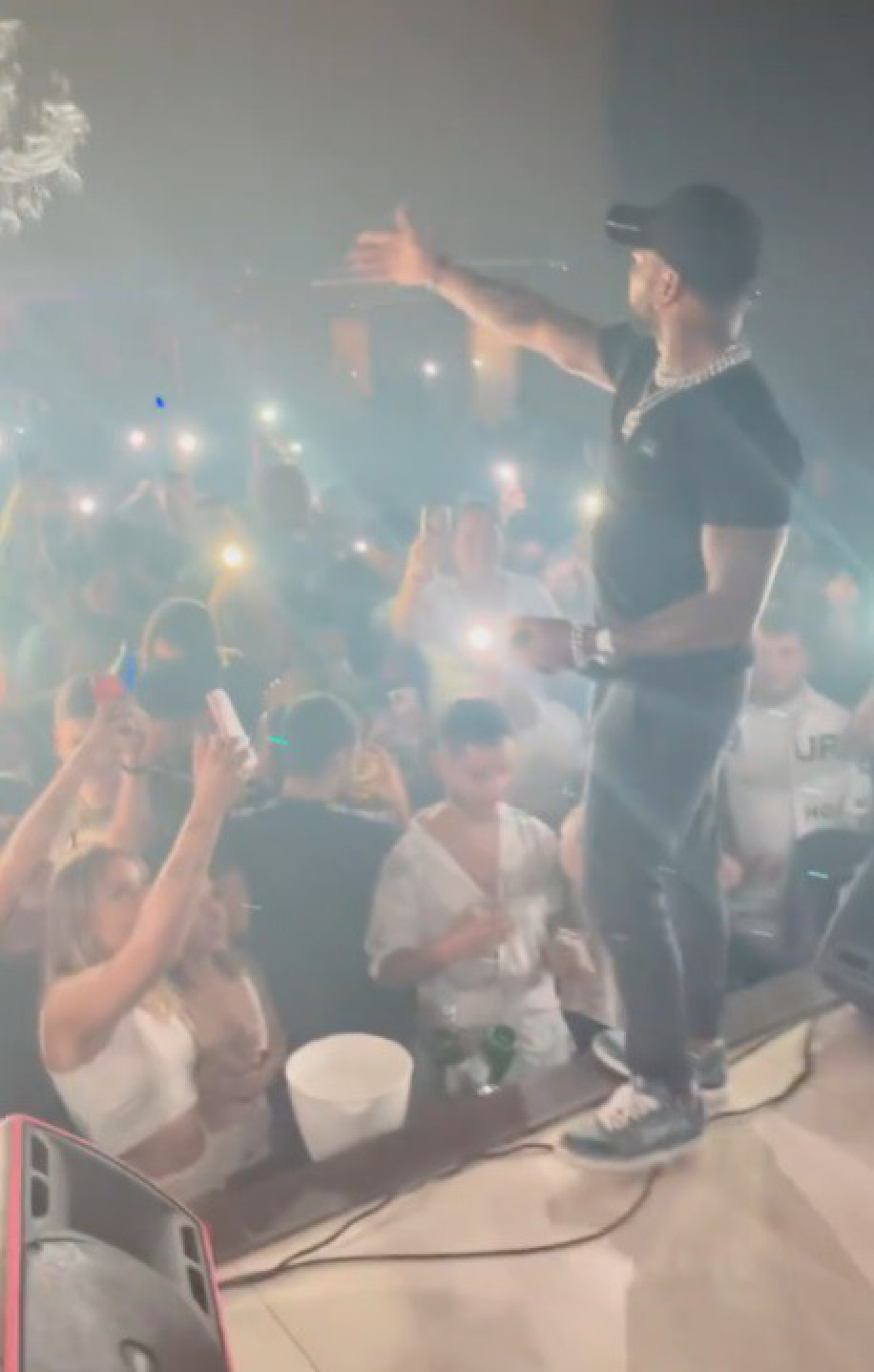 ego do Borel faz show em boate lotada  - Reprodução/Instagram