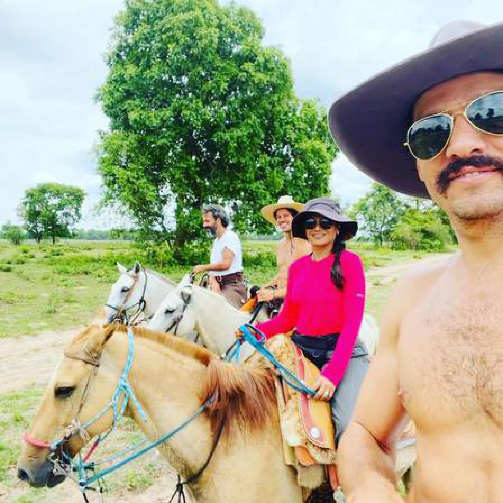 Dira Paes, José Loreto, Marcos Palmeira e Guito em passeio pelo Pantanal - Reprodução/Instagram