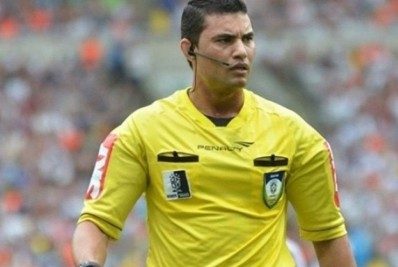 Árbitro revela motivo de anular cartão vermelho para jogador do Athletico-PR contra o Flamengo
