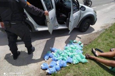 Polícia prende motorista que transportava 8 mil pinos de cocaína do Rio para a Região dos Lagos