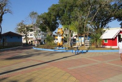 Praça Teixeira Brandão recebe ações neste sábado