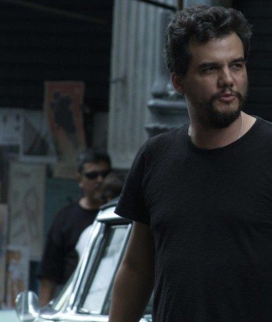 Wagner Moura como diretor nos bastidores das filmagens de 'Marighella' e com o ator e cantor Seu Jorge, protagonista do longa - fotos Ariela Bueno