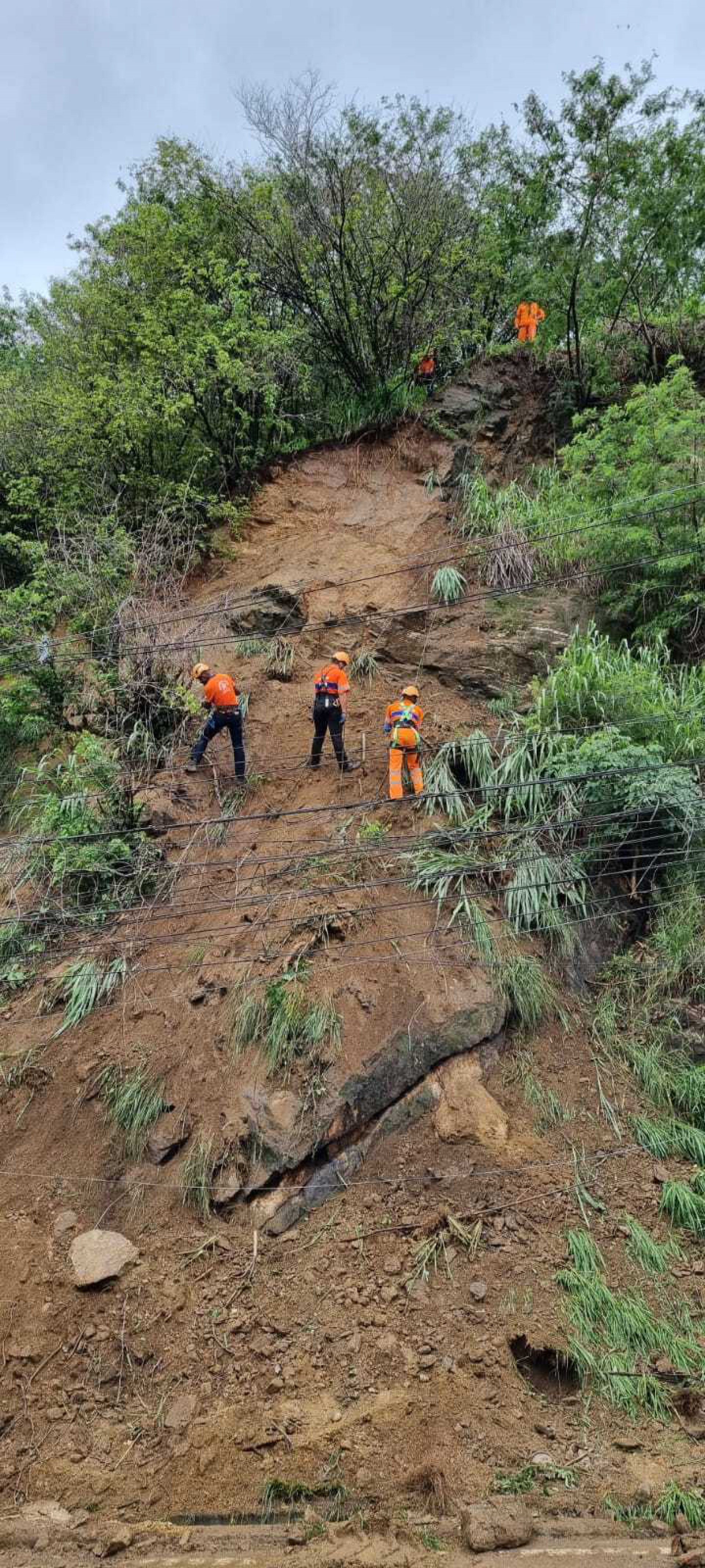 A estrada permanecerá fechada por motivos de segurança - Divulgação/COR