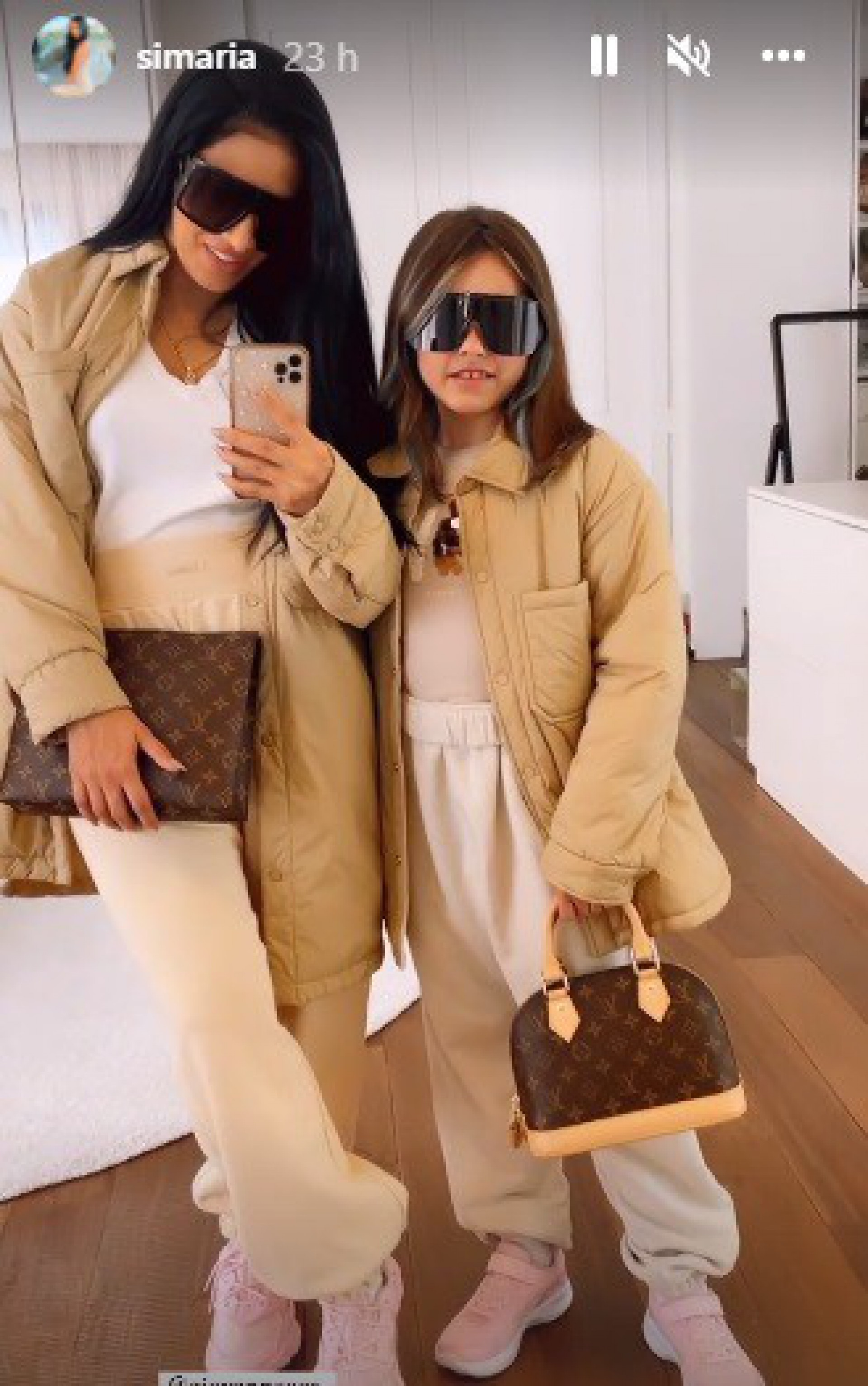 Cantora posou ao lado da filha - Reprodução/Instagram