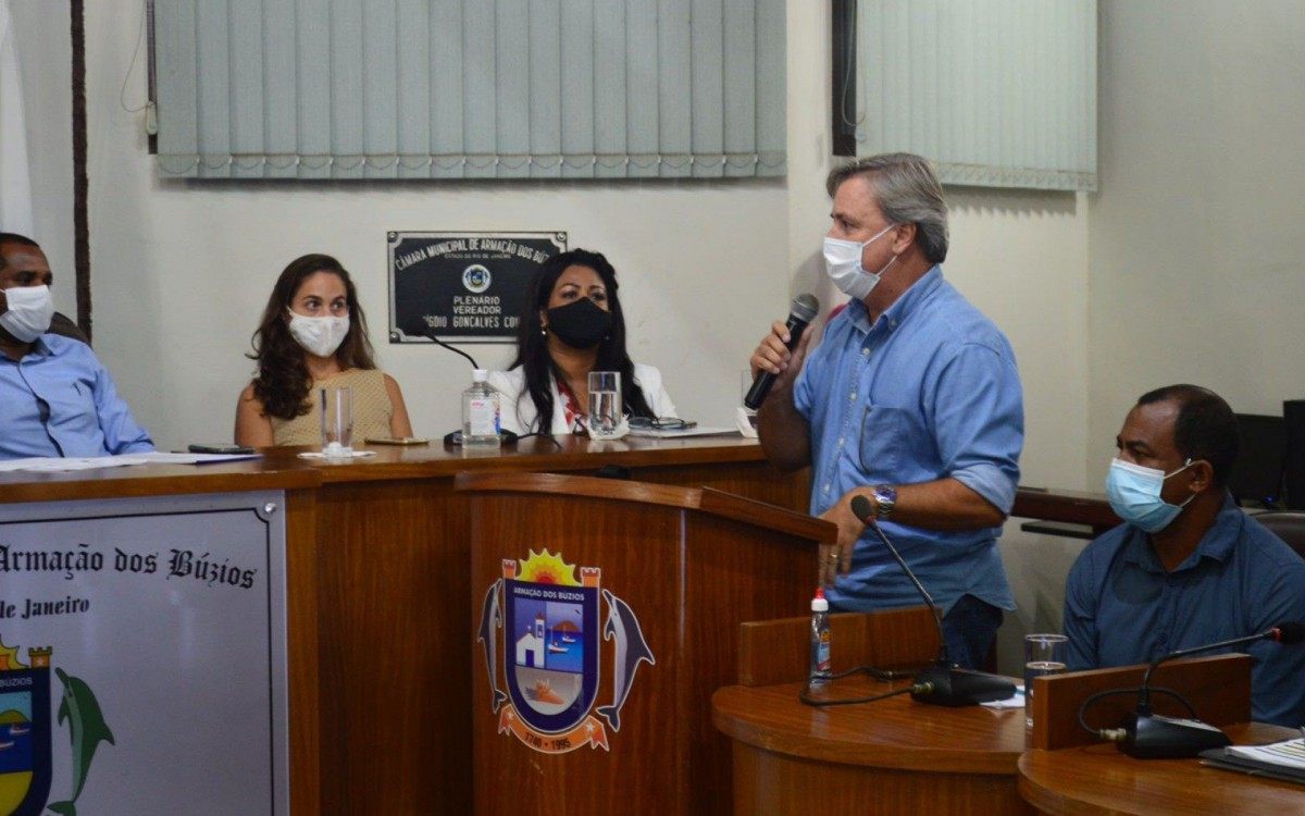Prefeito Alexandre Martins participou da audi&ecirc;ncia p&uacute;blica na C&acirc;mara que trata da estadualiza&ccedil;&atilde;o da escola municipal Paulo Freire 