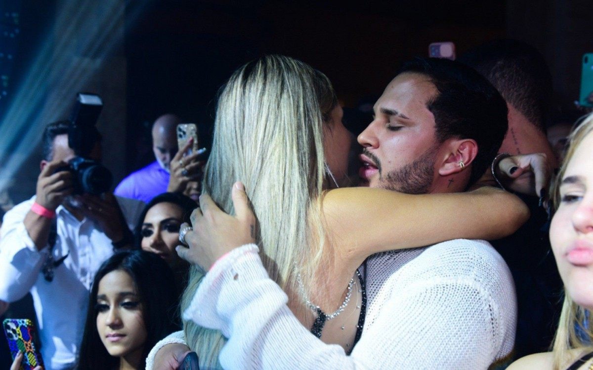 Deolane Bezerra, vi&uacute;va de MC Kevin, comemora anivers&aacute;rio com fest&atilde;o para 500 pessoas em mans&atilde;o de S&atilde;o Paulo