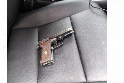 Guardas apreendem arma de fogo abandonada após roubo na Tijuca