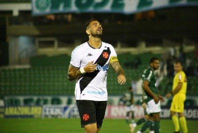 Ex-zagueiro do Vasco é anunciado em clube da Série B