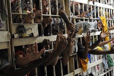 Confusão em presídio deixa 12 detentos feridos em MG