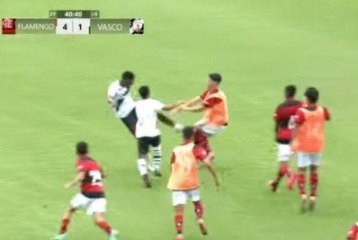 Ex-jogadores do Flamengo provocam Vasco após pancadaria em jogo da base: ‘Na bola não dá’