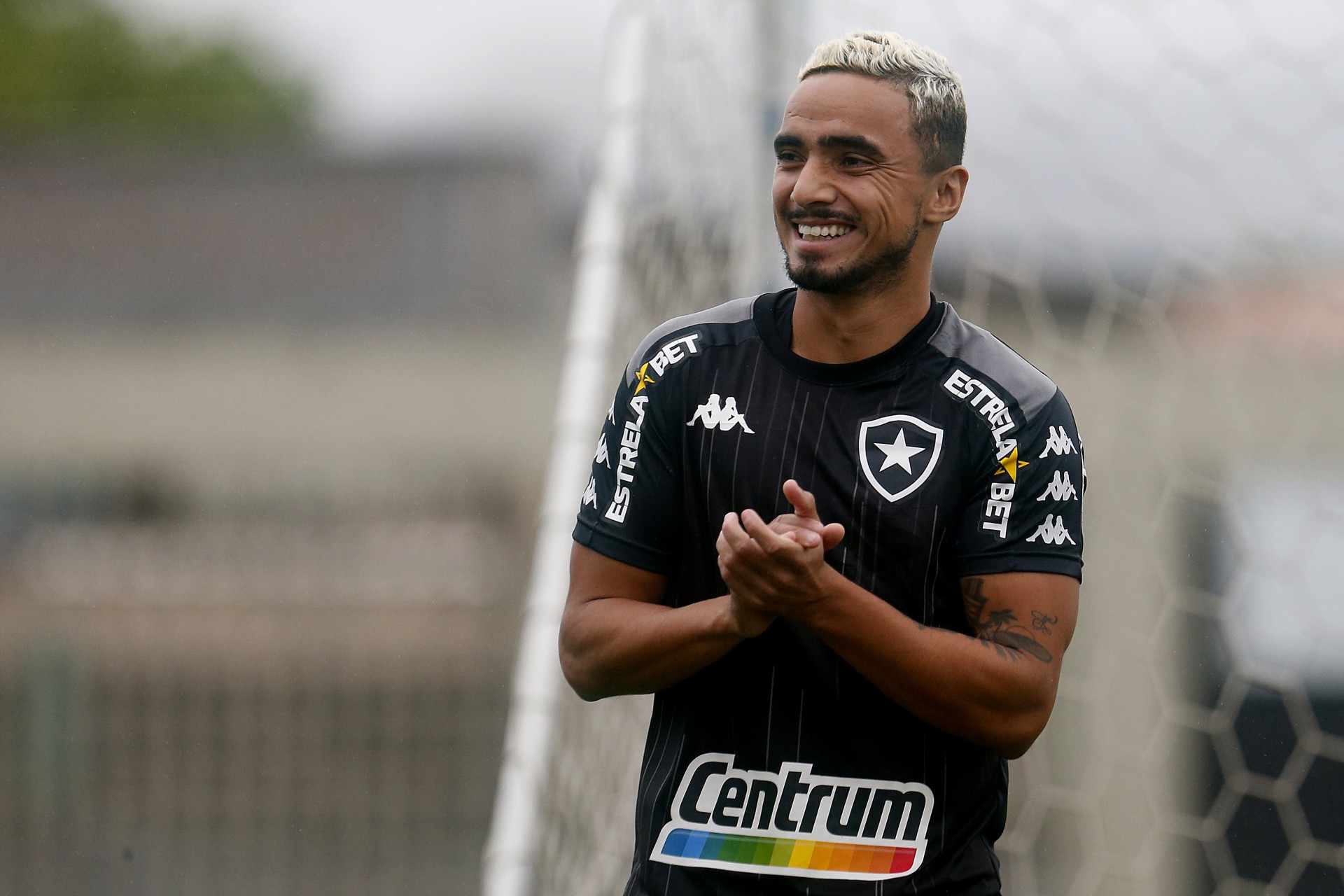 Botafogo negocia com novo fornecedor de material esportivo para 2022