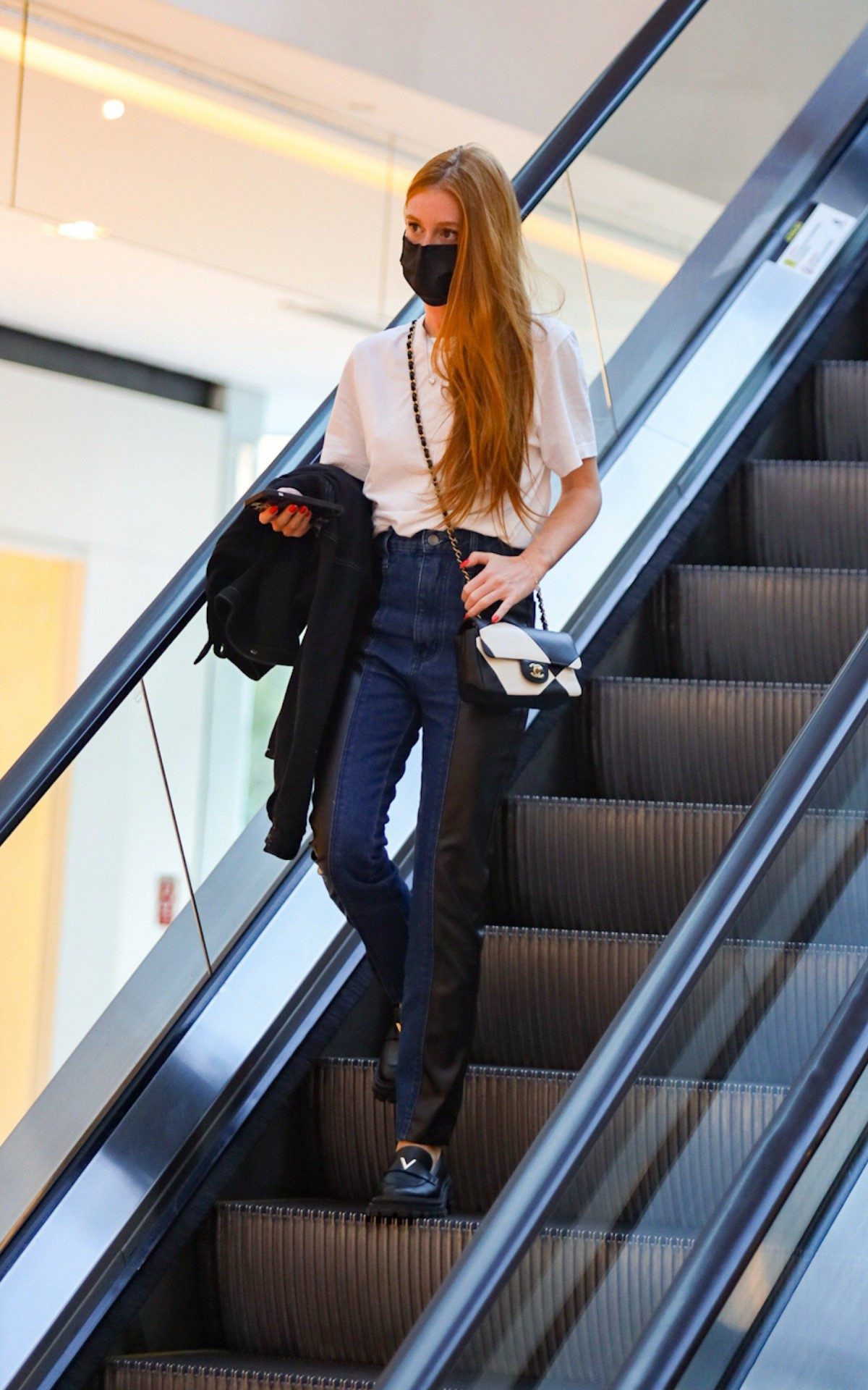 Marina Ruy Barbosa passeia no shopping em que vai inaugurar a primeira loja f&iacute;sica de sua marca, Ginger