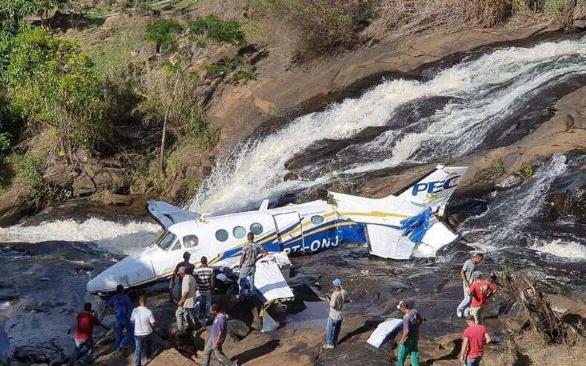 Avião de Marília Mendonça cai na Cachoeira da Serra da Piedade, em Caratinga - reprodução