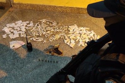 Homem é preso em Mesquita durante operação da PM