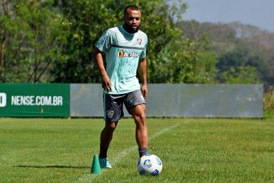 Fluminense prorroga contrato com Samuel Xavier