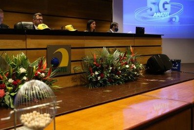 Claro, TIM e Vivo adquirem lotes do 5G e terão de implementar internet nas escolas