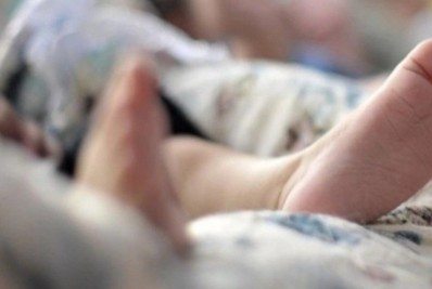 Mulher descobre traição ao ver marca de nascença do bebê da melhor amiga