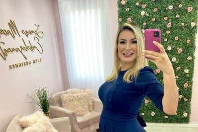 Andressa Urach mostra barriguinha de gravidez pela primeira vez: 'Pançudinha'