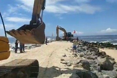 SOMAR realiza intervenção na praia do Recanto em Itaipuaçu