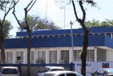 PM prende homem com mandado de prisão que ameaçava família com faca em Nilópolis 