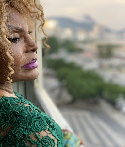 Elza Soares no seu apartamento em Copacabana - Pedro Loureiro