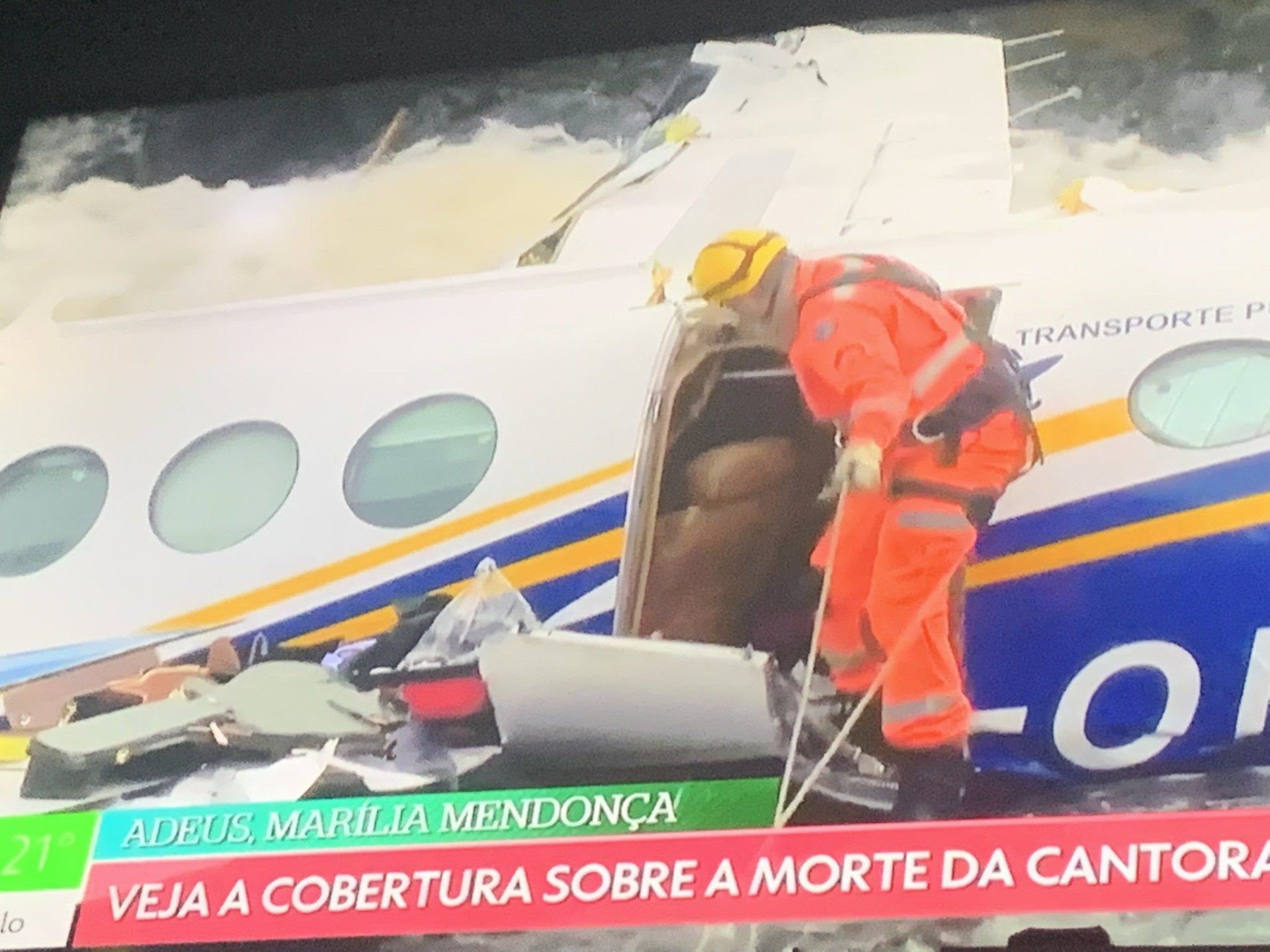 Avião de Marília Mendonça é retirado de avião - Reprodução/TV Globo