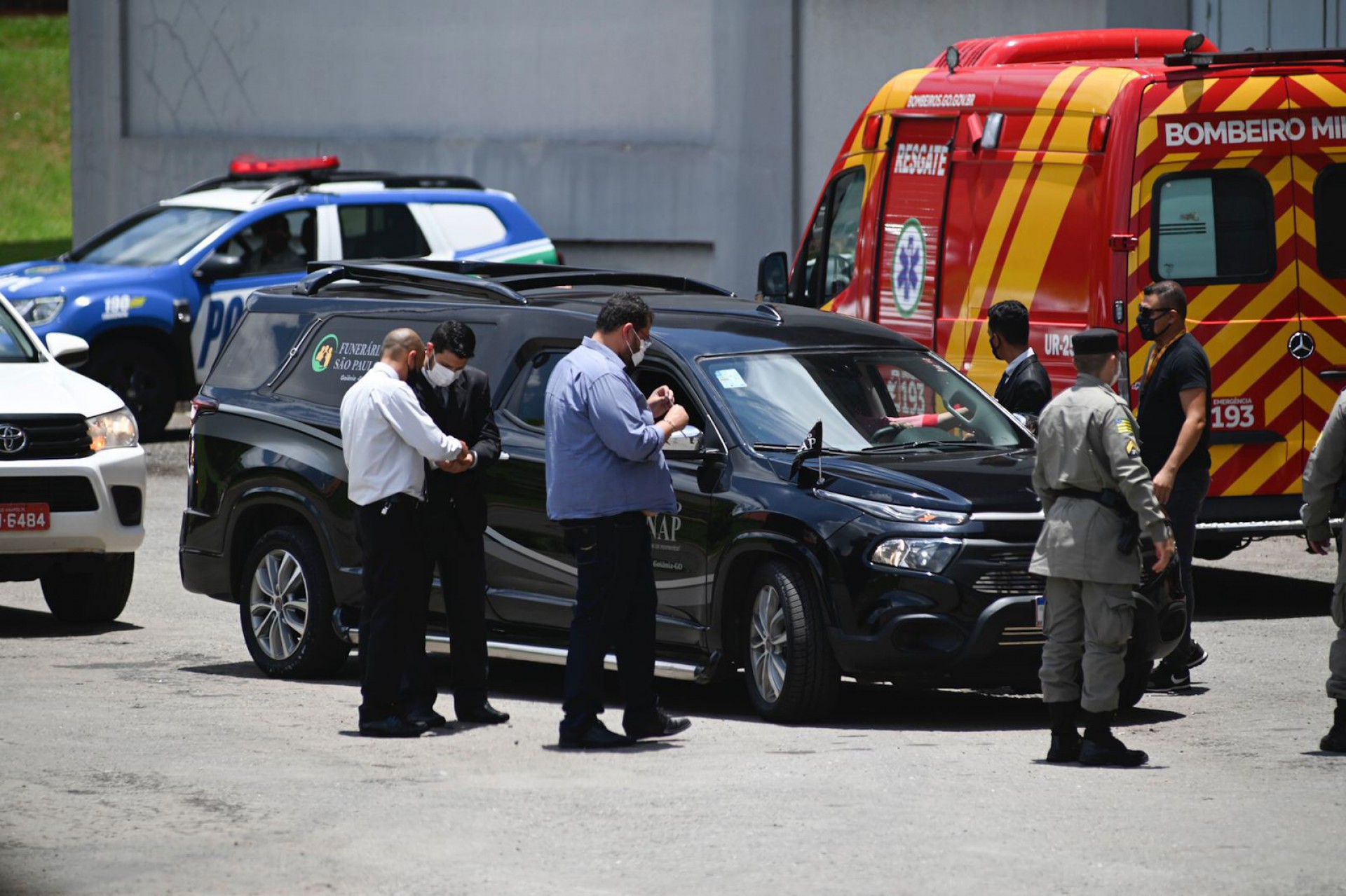 Corpos da cantora Marília Mendonça e Abicieli Silveira Dias Filho chegam à Arena Goiânia - Cristiano Borges e Júnior Guimarães/ AgNews